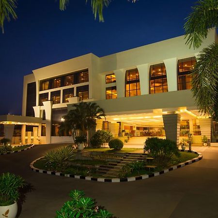 Hotel The Sunway Manor Pondicherry Exterior foto