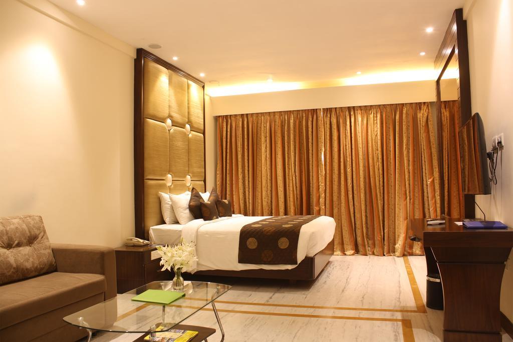Hotel The Sunway Manor Pondicherry Exterior foto